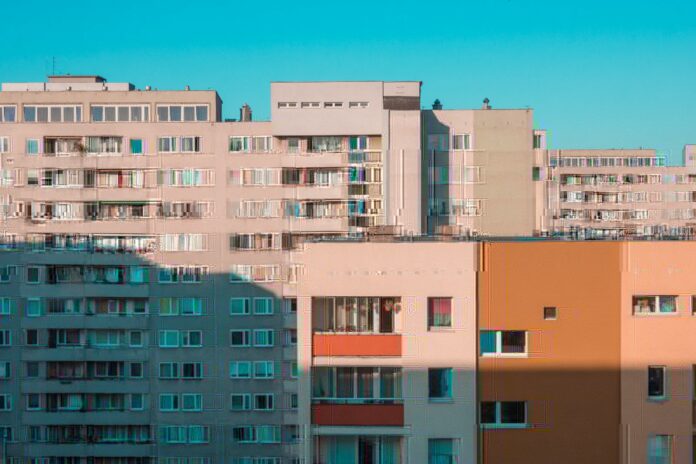 Czy nowoczesne technologie zmieniają sposób budowy domów?